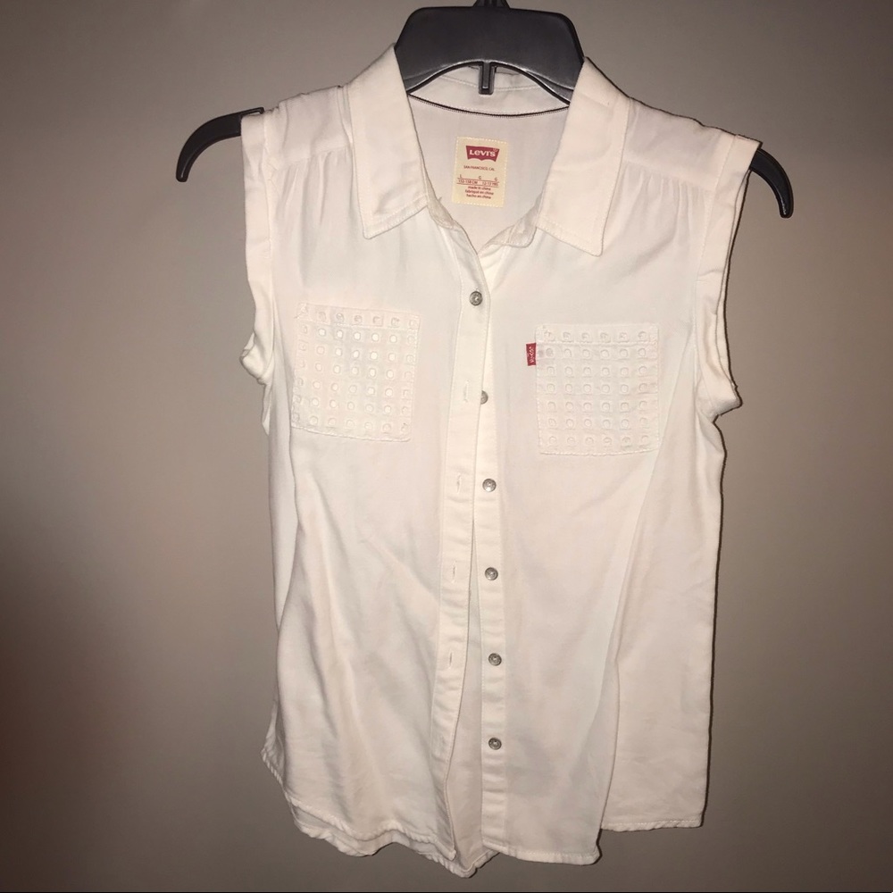New never worn Levi’s shirt🤍